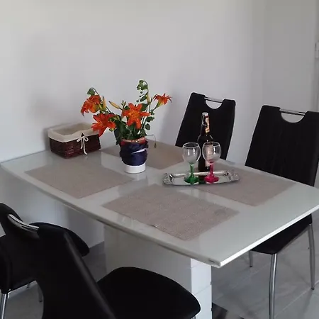 Apartment Mali Tare